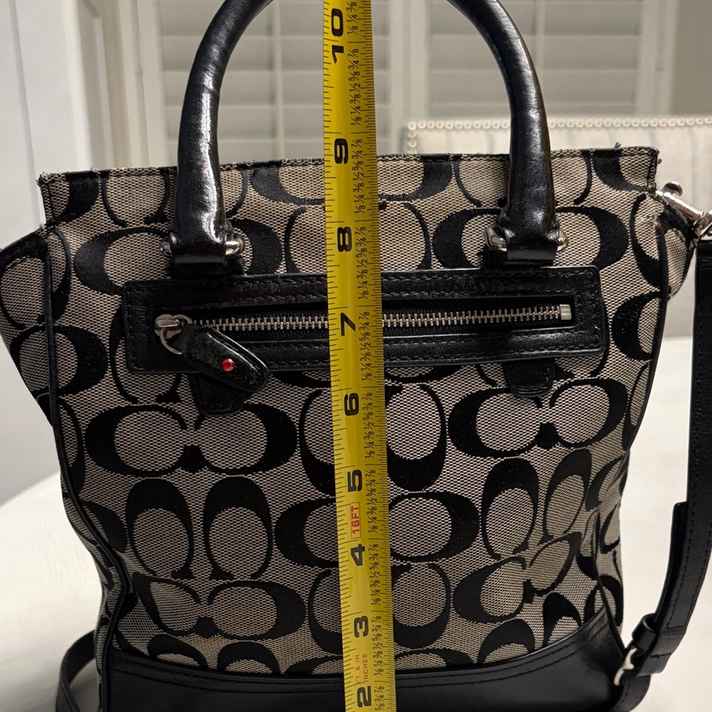 Coach Black and Cream Signature Tote - Picture 4 of 9